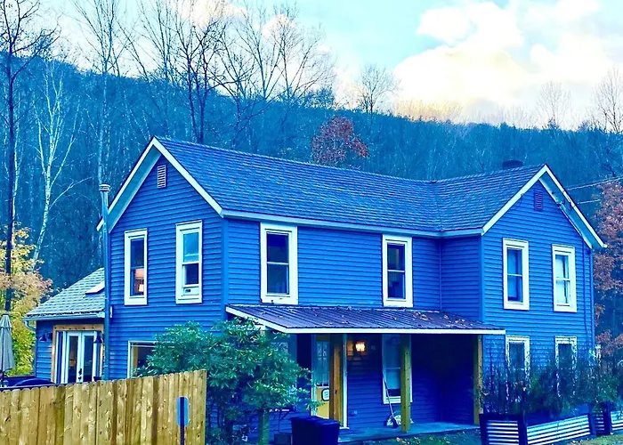 Charming 120-Year-Old Farmhouse By The Creek.