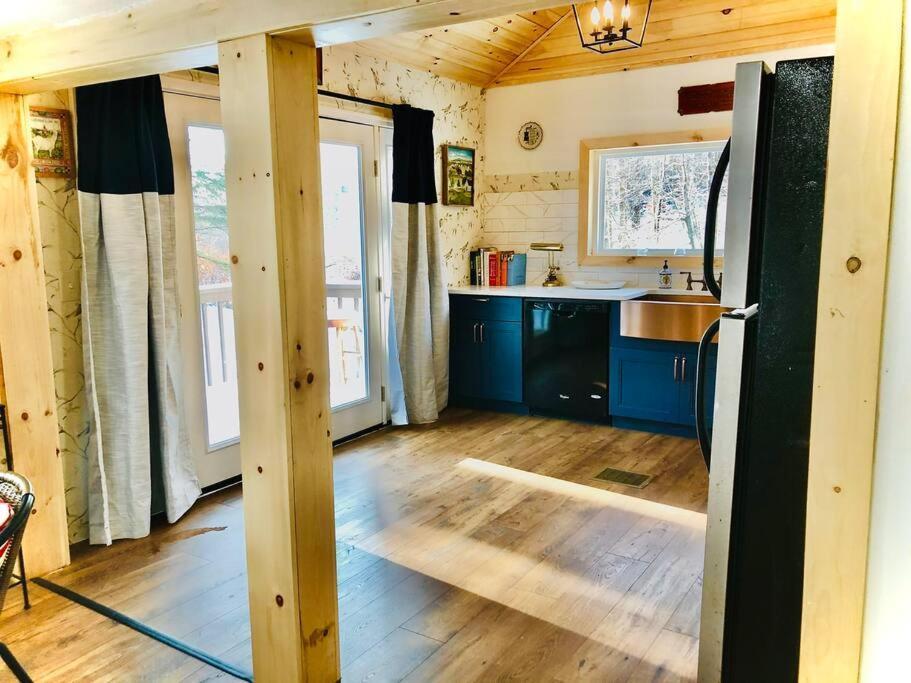 Charming 120-year-old By The Creek. Holiday home *