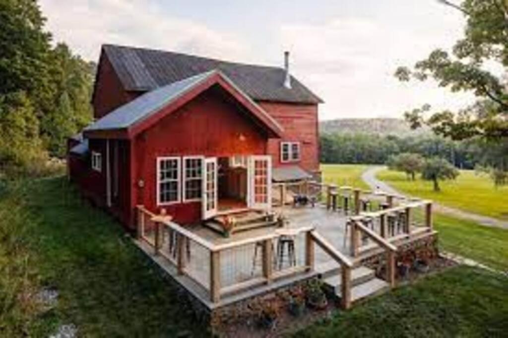 Charming 120-year-old By The Creek. *
