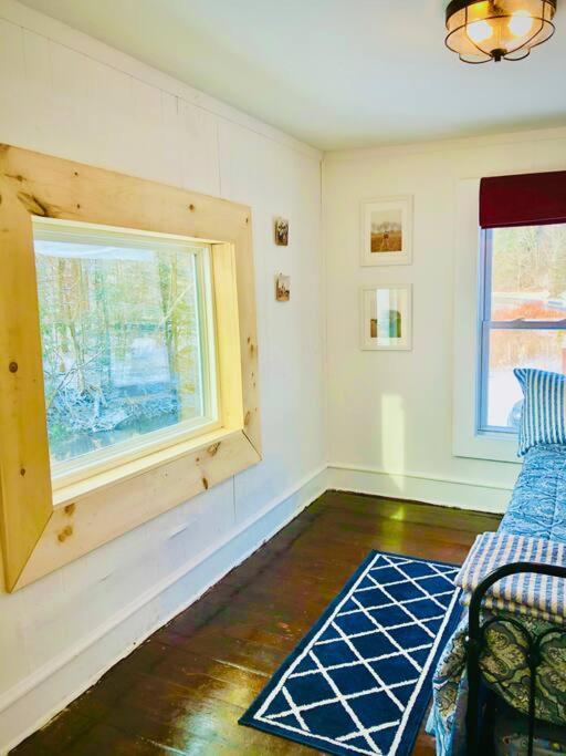 Holiday home Charming 120-year-old By The Creek.
