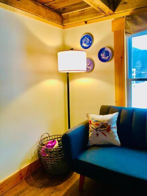 Charming 120-year-old By The Creek. Holiday home