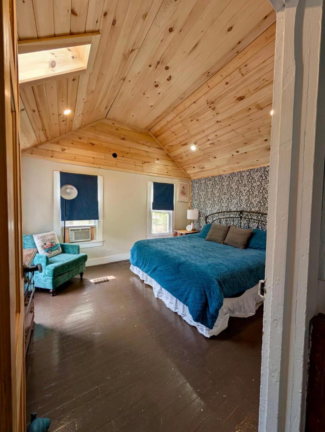 Сasa de vacaciones Charming 120-year-old By The Creek. Starlight